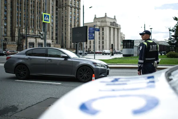 Москвич хотел заработать на своём премиум-авто и нарвался на акцию по поимке водителей-бомбил