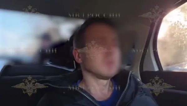 Появилось первое видео после задержания учителя, подозреваемого в двойном убийстве в Петербурге