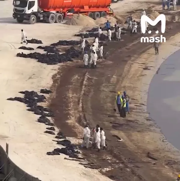 Из отелей в зоне разлива мазута в ОАЭ переселили 120 российских семей
