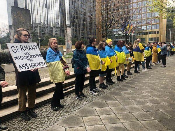В Берлине украинцы протестуют против Марины Овсянниковой и её новой работы