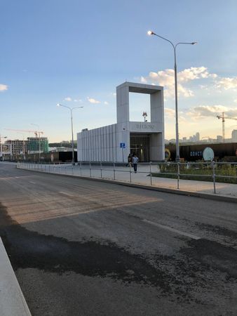 20. Метро "Терехово". На столбе.