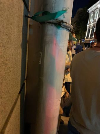 11. Патриаршие Пруды. Угол Спиридоньевского переулка. За трубой.