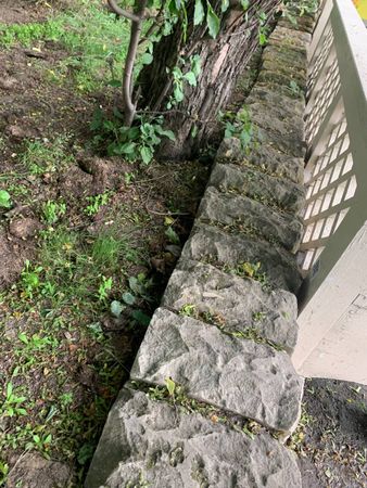 13. Парк Горького. Маленький забор у розария с фонтаном.