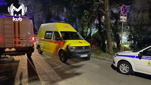 Балкон четвёртого этажа рухнул в центре Сочи, два жильца погибли