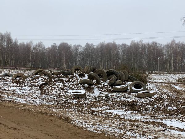 Филинская бухта снова дышит — с территории лагеря Минспорта наконец убрали покрышки.
