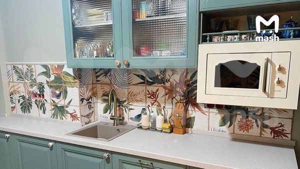 Певица Монеточка продаёт за 30 миллионов квартиру с дизайнерским ремонтом в Москве