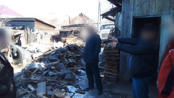 Мужчина поленом убил сельчанина в Емельяновском районе