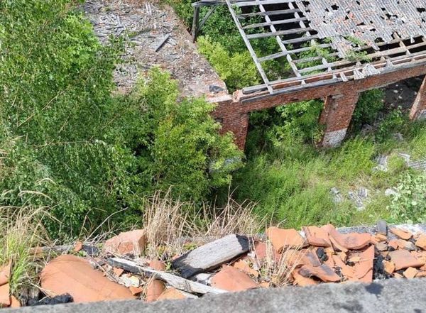 12-летний мальчик упал с четвёртого этажа заброшки в Черняховске