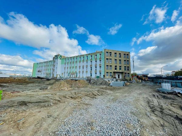 Две новосибирские поликлиники, которые по нацпроекту строила группа компаний ВИС, не сдали вовремя
