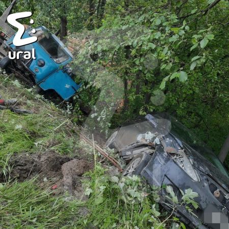 Лесовоз протаранил детскую команду по велоспорту у дороги в Кыштым, есть пострадавшие