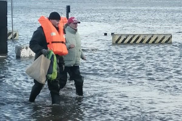 Людей начали эвакуировать в ПВР из-за подтоплений в Ростовской области