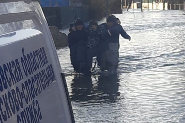 Людей начали эвакуировать в ПВР из-за подтоплений в Ростовской области
