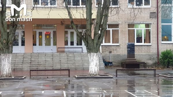 Вот так сейчас выглядит место, где ещё утром стоял бюст Врангеля