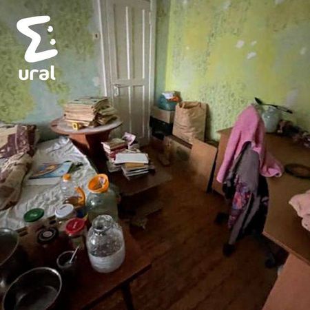13-летняя девочка провела всю жизнь среди могильных крестов в квартире на Сортировке