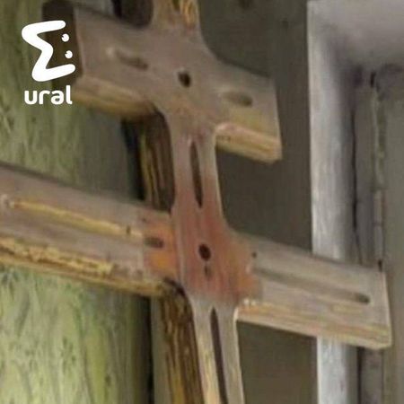 13-летняя девочка провела всю жизнь среди могильных крестов в квартире на Сортировке