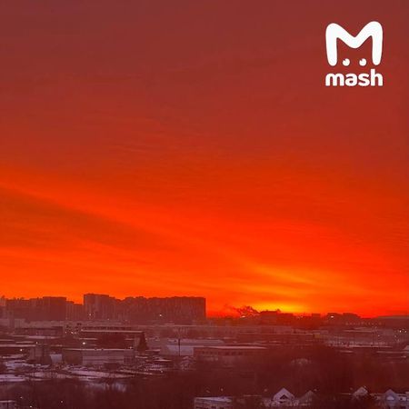Москвичи делятся кадрами красочного рассвета в столице