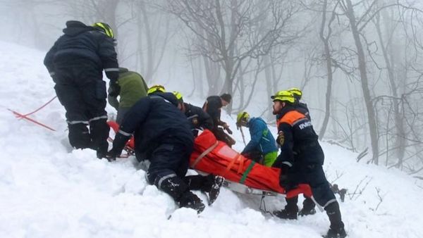 Двое лыжников пострадали во время схода лавины в Холодном кулуаре в Крыму