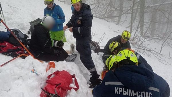 Двое лыжников пострадали во время схода лавины в Холодном кулуаре в Крыму