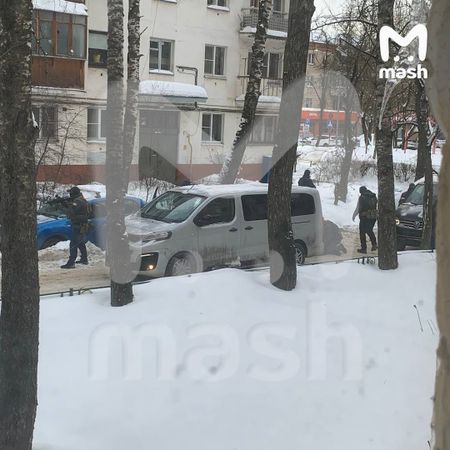 В Лобне в машине во дворе дома обнаружили взрывчатку