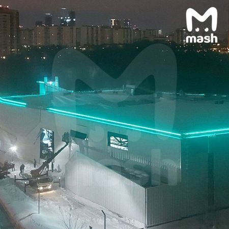 В Ледовом дворце имени Плющенко на юго-западе Москвы обвалилась мембранная кровля
