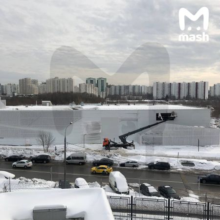 В Ледовом дворце имени Плющенко на юго-западе Москвы обвалилась мембранная кровля
