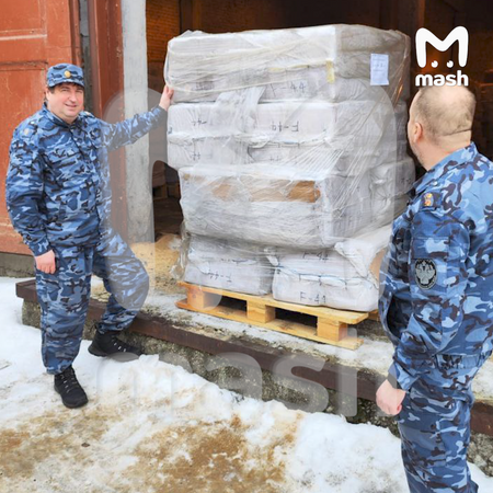 Сотрудники Московской таможни передали на нужды СВО 20 тонн вещей
