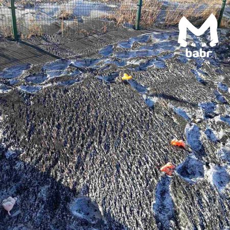 Чёрный снег и серый лёд обнаружили на территории школы-сада посёлка Дзержинск