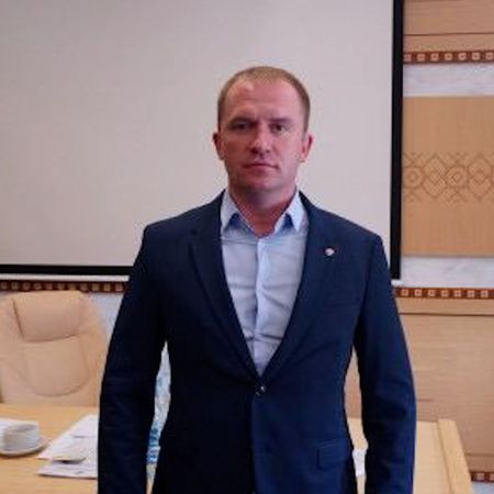 Бывший депутат "Справедливой России" и свадебный ведущий из Казани развели жену налогового инспектора на 14,5 миллионов рублей