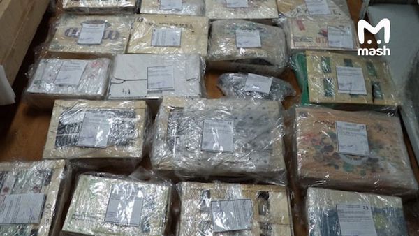 Таможенники на границе с Беларусью обнаружили 700 кг устриц и лобстеров, спрятанных в мебели