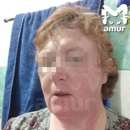 Пенсионерка из Хабаровска закидала машину соседки камнями