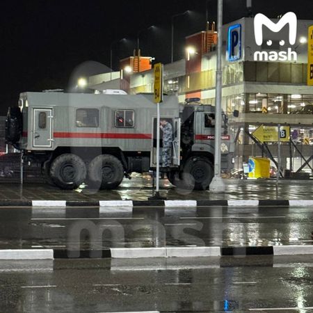 В Шереметьево полицейские проверяют всех сотрудников-мигрантов