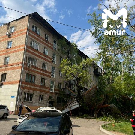 Ураганный ветер бушует в Хабаровске