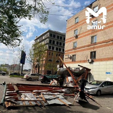 Ураганный ветер бушует в Хабаровске