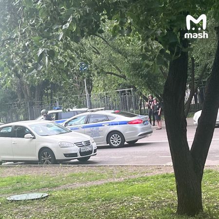 На севере Москвы неизвестный устроил стрельбу из окна многоэтажки, есть пострадавшие