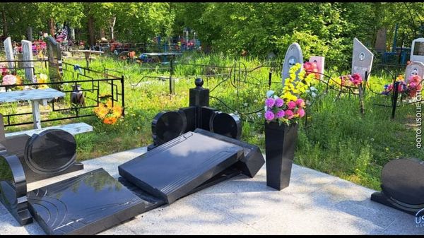 Вандал с палкой разнёс больше 70 надгробий в Иркутской области