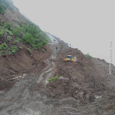Дорогу после схода крупного селя на Сахалине расчистили на 70 процентов