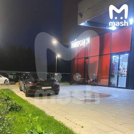 Жители подмосковного посёлка Отрадное залили краской Porsche солиста группы "Три дня дождя"