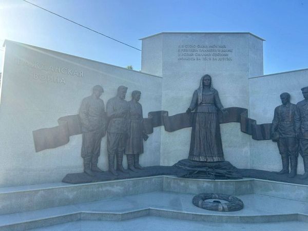 Краснодарские вандалы изуродовали мемориал "Расстрельный угол" на Всесвятском кладбище