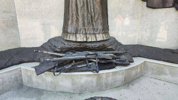 Краснодарские вандалы изуродовали мемориал "Расстрельный угол" на Всесвятском кладбище