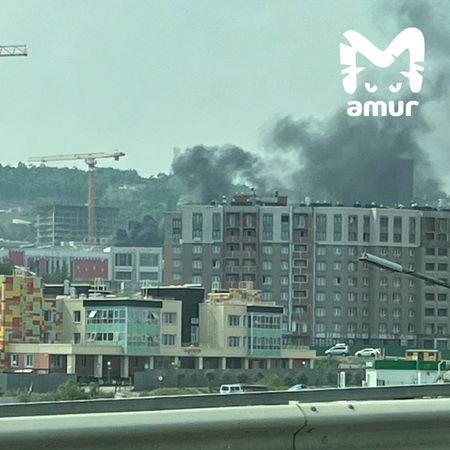 Недостроенная школа горит во Владивостоке