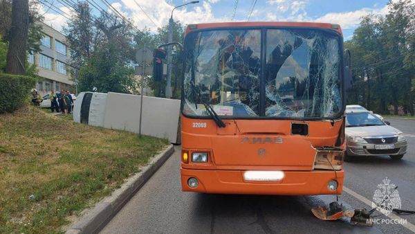 Автобус с пассажирами столкнулся с "Газелью" в Нижнем Новгороде