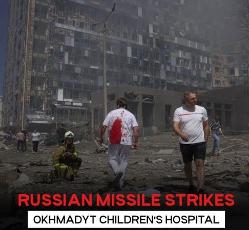 СМИ опубликовали видео, как полицейский в Киеве обливает кровью врача больницы "Охматдет"