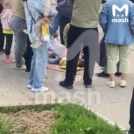 В Подольске машина сбила женщину с трёхлетним ребёнком возле детской поликлиники
