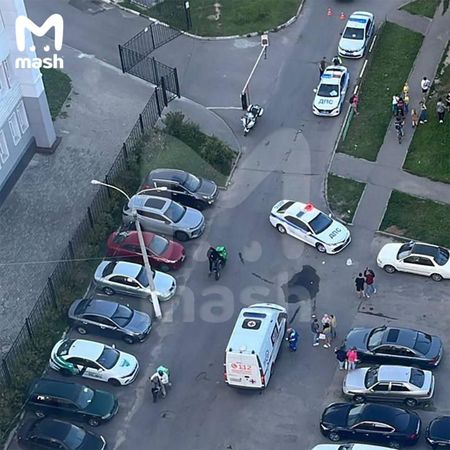 В Подольске машина сбила женщину с трёхлетним ребёнком возле детской поликлиники