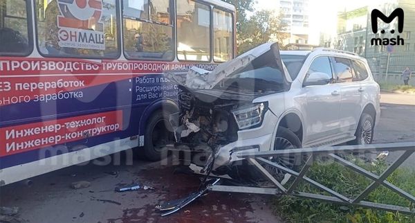 Депутат думы Ярославской области за рулём авто влетела в пассажирский автобус