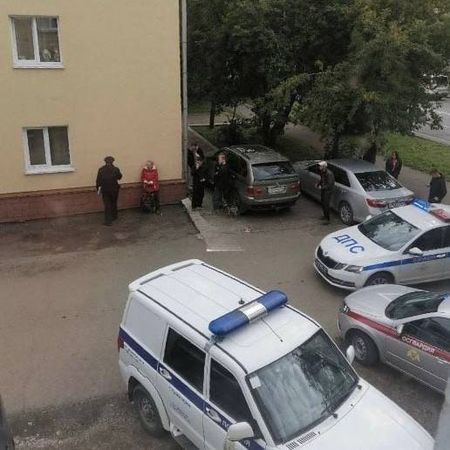 В Красноярске в районе школы №66 на улице Аэровокзальной произошла стрельба