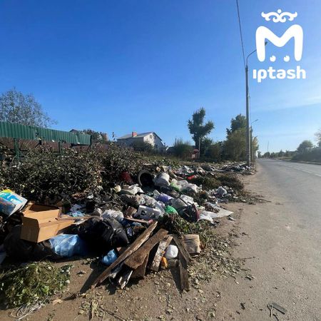 В Авиастрое снова растёт гора мусора