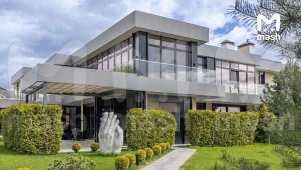 Муж Елены Блиновской продаёт дом в Подмосковье с солидной скидкой