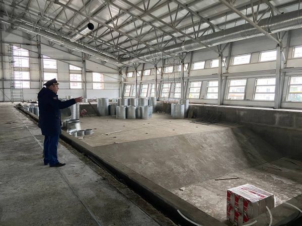 Прокуратура не нашла причин для переноса срока сдачи бассейна в Шарыпово