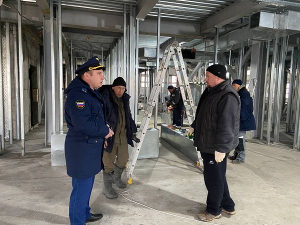Прокуратура не нашла причин для переноса срока сдачи бассейна в Шарыпово